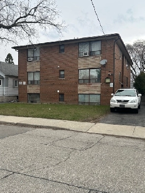 Spacious 1 bedroom apt walking distance to Humber College