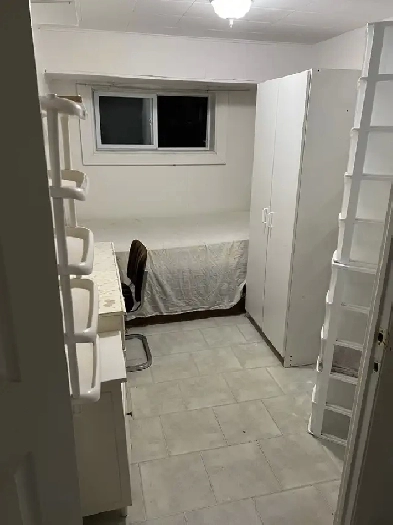 A Cozy Furnished room All-inclusive Leslie & Finch area 1 bus to