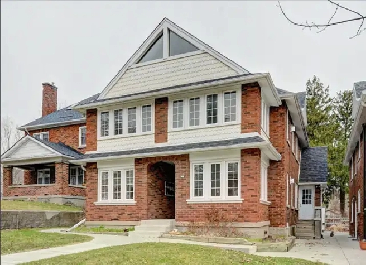 1 bedroom   sunroom apartment near LRT and uptown Waterloo