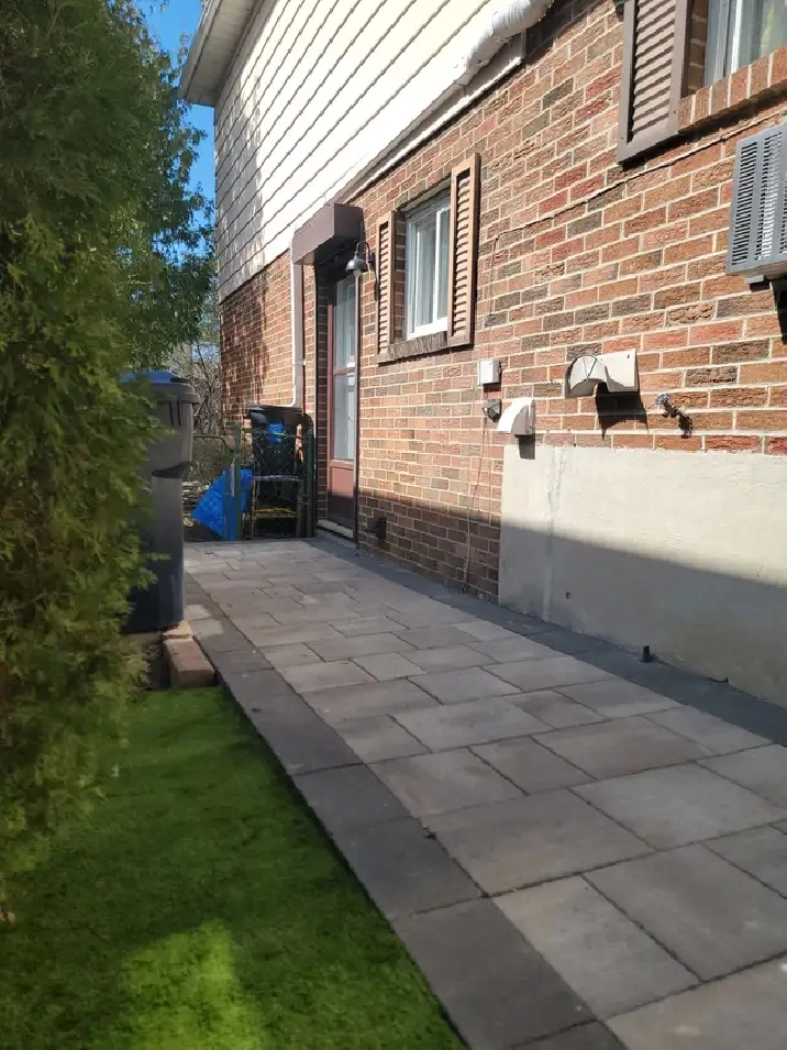 SPACIOUS BACHELOR SUITE – WALK-OUT TO BACKYARD