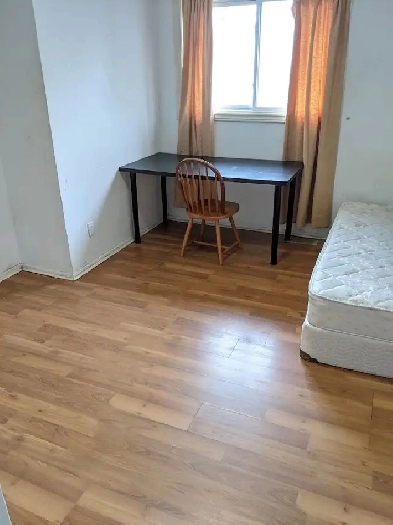 Room at Walkley Heron Gate mall area for rent!