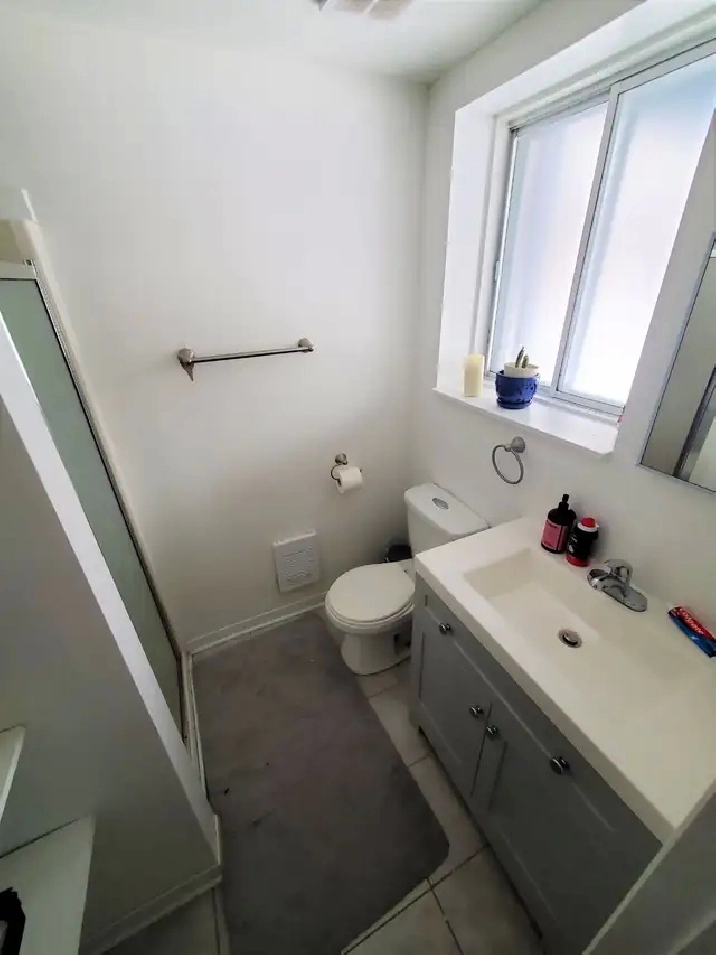 Large spacious bright 3 1/2 and 4 1/2 apt. in Sainte-Anne