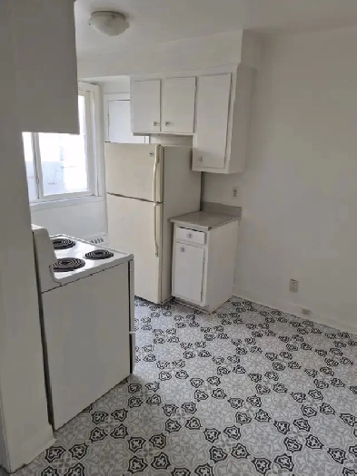 Lasalle Magnifique Grand 2 ½ disponible pour maintenant ou mai