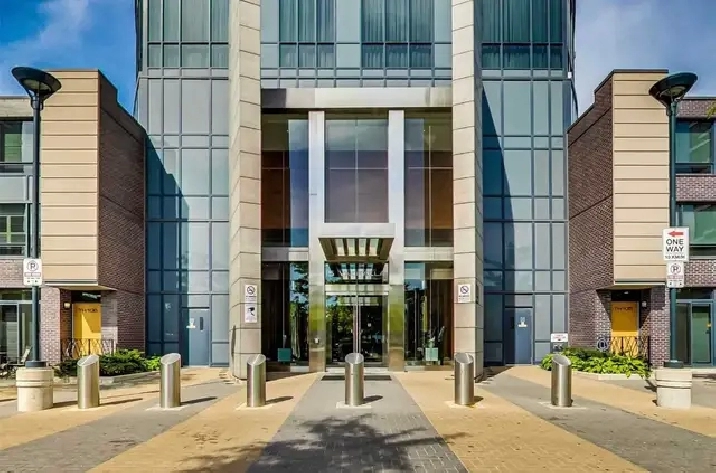 1 Den (Den with a door) |CN Views |$2400 | Near Subway   Parking