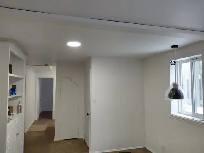 Cap Rouge 3 1/2     Rénové demi sous sol libre