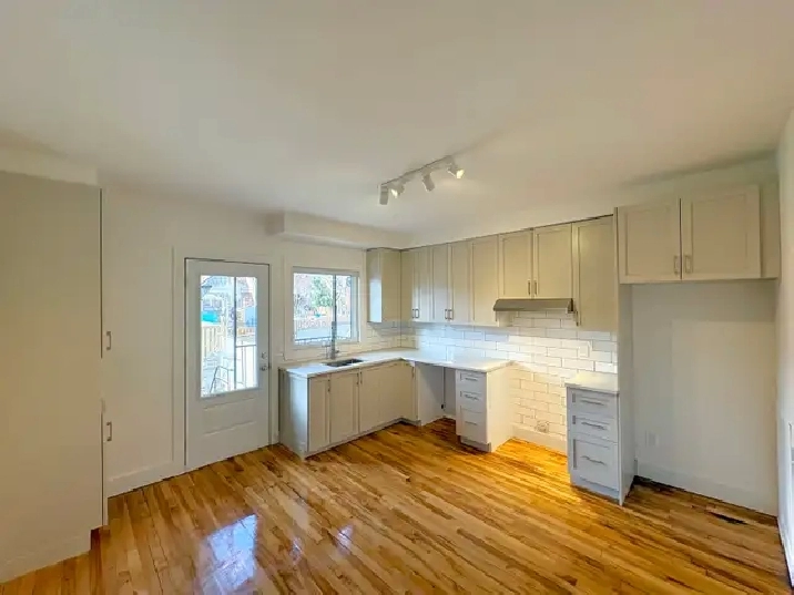 5 1/2 rue St-Germain, Rosemont - Dispo à partir de mai.