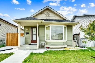 Falcoridge 5 bedrooms 2 kitchens$490000In front of 2 schools