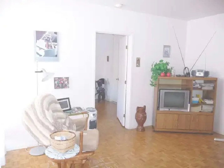 Ahuntsic-Est, 3½  ch fermée,demi-sous-sol, 3 grandes fenêtres