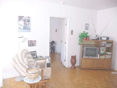 Ahuntsic-Est, 3½  ch fermée,demi-sous-sol, 3 grandes fenêtres