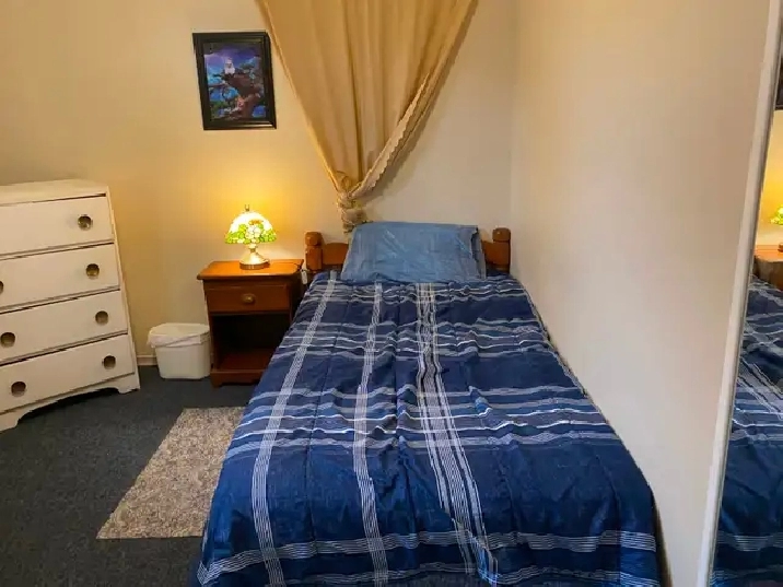 Room for RENT - 58 Woodstone Crescent - 5 MIN WALK TO SLC