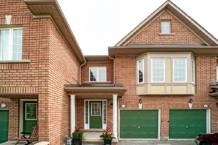 GORGEOUS TH-3 BDRMS,4 BATHS,FINISHED BASEMENT, HARDWOD-Mavis/401