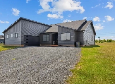 Stunning Home For Sale!!