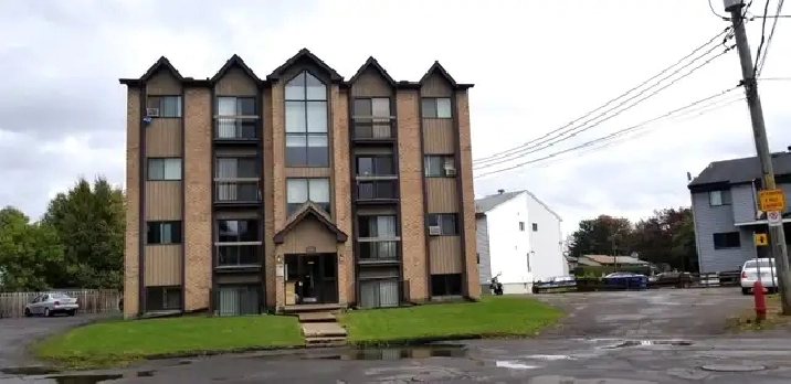 ST-JÉRÔME PETIT 3 1/2 1050$ MEUBLÉ/CHAUFFÉ/WIFI 1er juillet