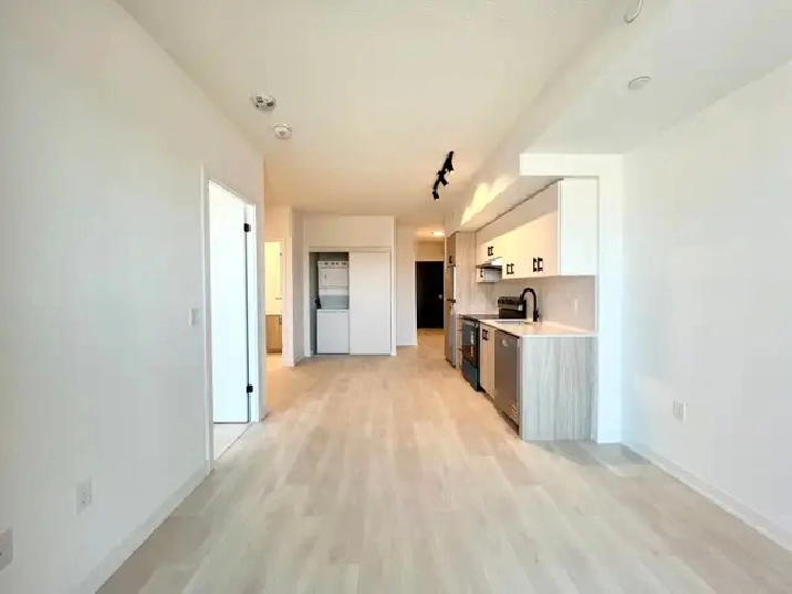 SPACIOUS & MODERN 1 BEDROOM   DEN & 1 BATH CONDO IN BURLINGTON!