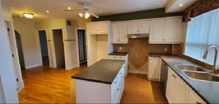 Beau 7 1/2 sur 2 niveaux alouer