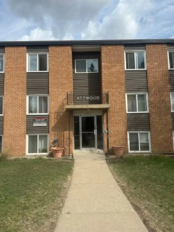 1 Bedroom Suite Near 8th Street