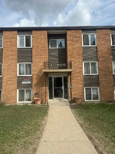 1 Bedroom Suite Near 8th Street