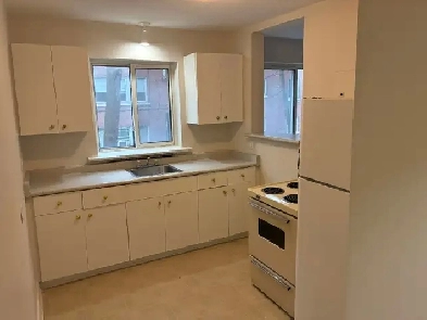 Spacious 2 Bed May 1st $1,495 Free heat & water