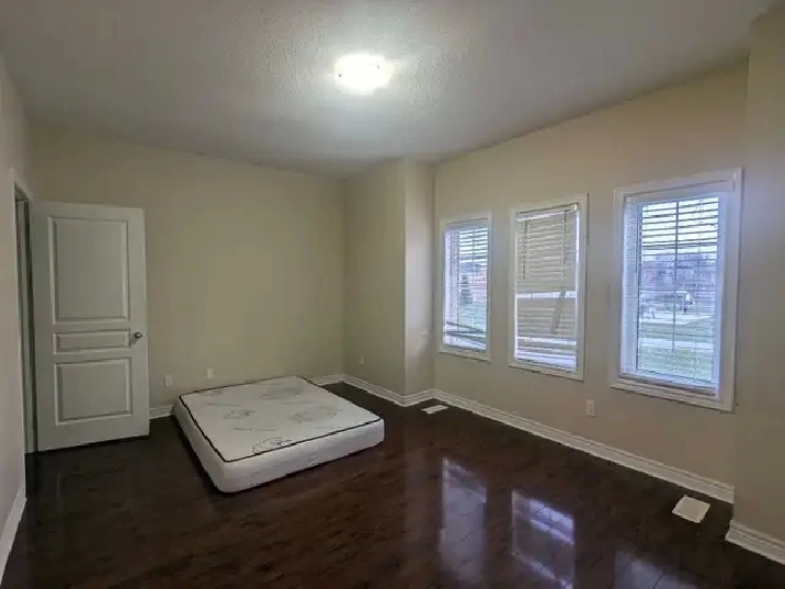 Private Room Semi Private Washroom FREE UTILITIES