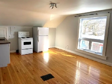 2-Bed Suite w/ Parking & Utilities Included – Barrie