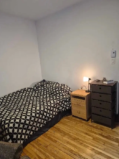 Room and Office space to rent near University Laval