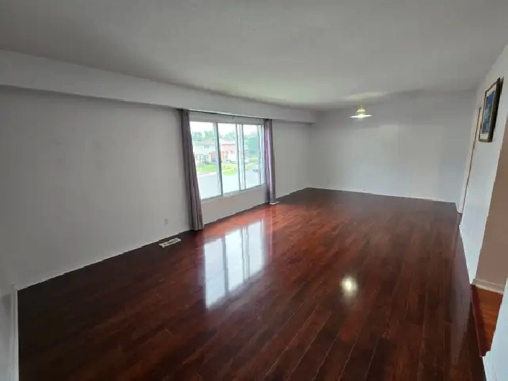 STUDENTS! - BRIGHT, CLEAN rooms near CARLETON - WATER Included