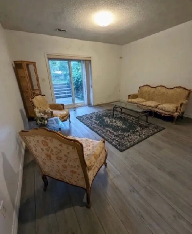 Yonge /Finch Private Room walkout Basement