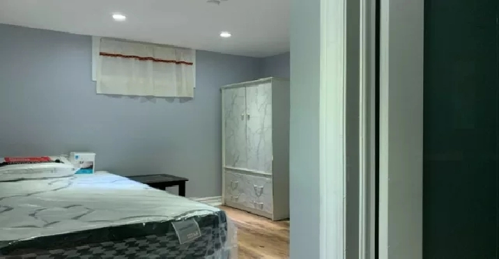 NOW - Room with Private bathroom - FEMALE only - Mohawk College