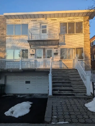 5 1/2 upper duplex in LaSalle