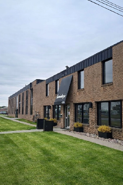 ✨ COMMERCIAL SPACE FOR RENT  Côte-Vertu, Montréal ✨