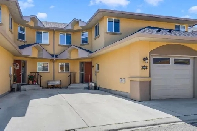 WALK TO EVERYTHIGN! 4 BED TOWNHOME IN GLENMORE! 12 218 Glen Park