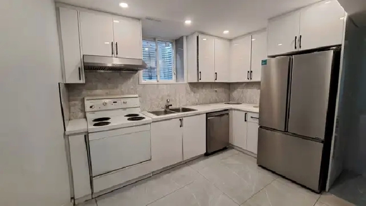 New Renovated Bedroom Near Go Station, HWY, Airport, Hospital