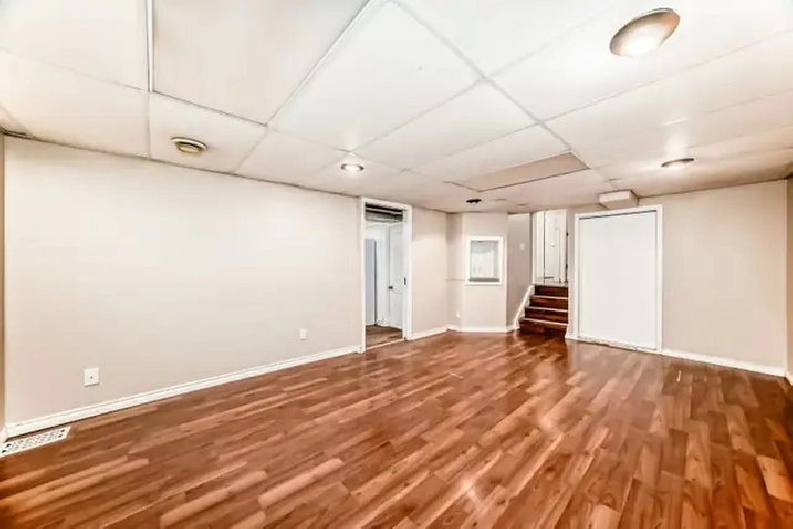 3 Bed 1 Bath Unit - 2-327 Dalhousie