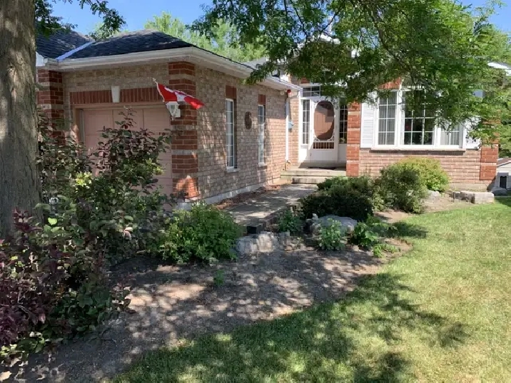 4 Bedroom, 3 Bath Executive Home in ravine setting