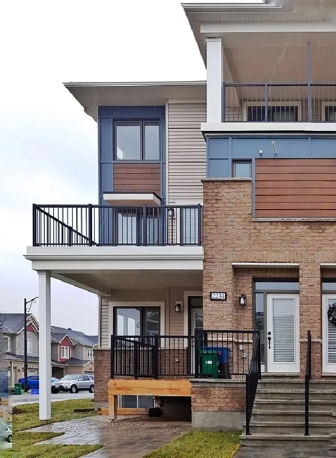 Three Bedroom Townhome Condo for Rent/ End Unit/Barrhaven/Nepean