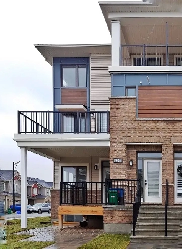 Three Bedroom Townhome Condo for Rent/ End Unit/Barrhaven/Nepean