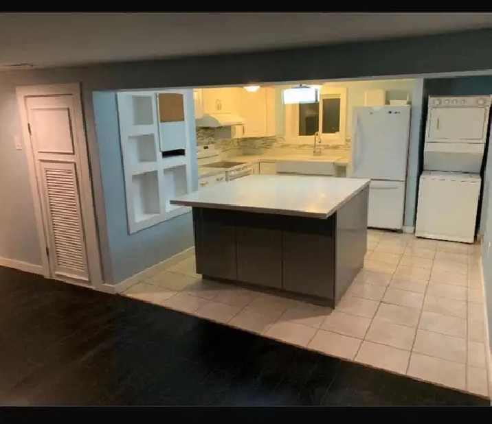 Single room available in 3 bedroom suite