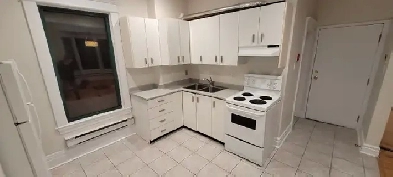 Roncesvalles Village, Large 2 Bedrm Plus,  Main Fl, Parking