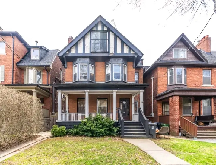 BEAUTIFUL 3BR MAIN FLOOR IN YORKVILLE  W/ LIVING ROOM AND DECK!