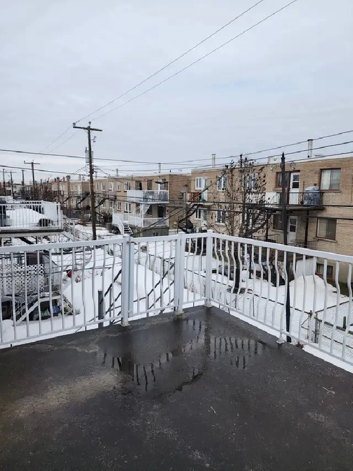 5 1/2 upper duplex in LaSalle