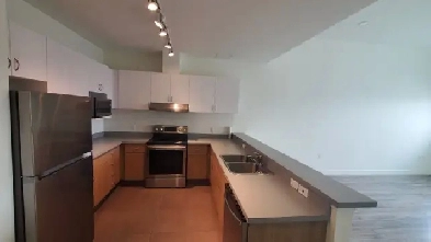 2BR - Bright & Spacious Apartment on Commercial Drive - $2650