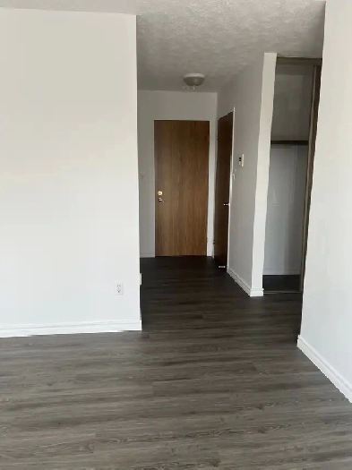 Granby 4 1/2 libre MAI  55 ANS ET PLUS NON FUMEUR NON ANIMAUX