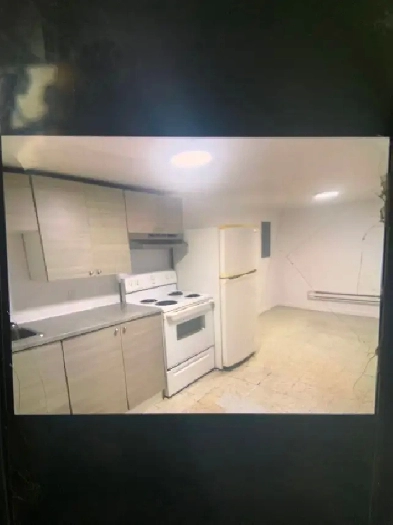 Homa: Grand 4 1/2 Avec 4 électros,internet et stationnement