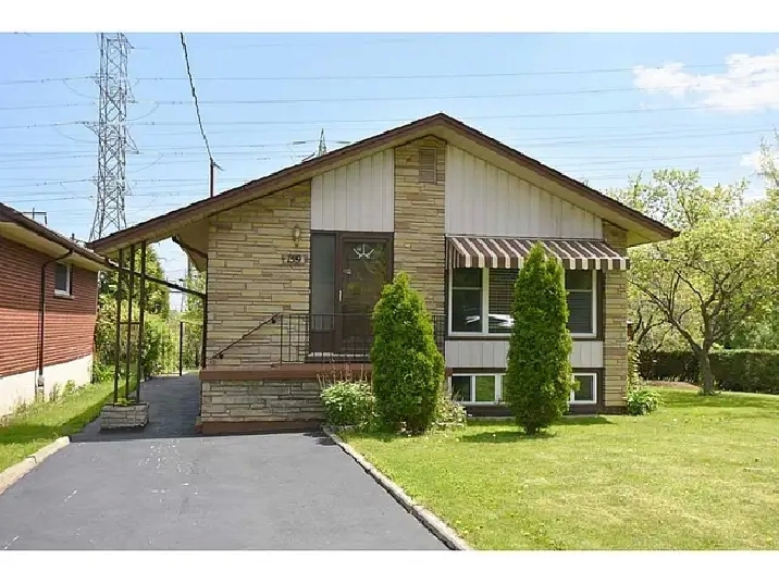 All-Inclusive 1 FEMALE Main-Floor Room – NOT basement