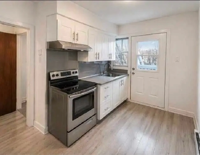 3 ½ Disponible 1er Mai Metro Parc