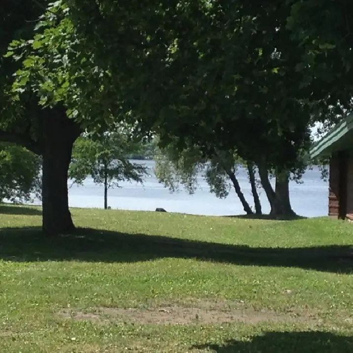 Val Tetreau    Good location   Face parc Moussette