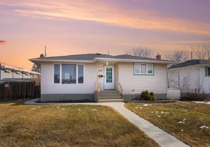 Thoughtfully Updated 3bdrm 2bth Bungalow situated on corner lot!