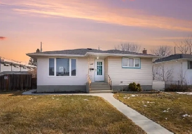 Thoughtfully Updated 3bdrm 2bth Bungalow situated on corner lot!