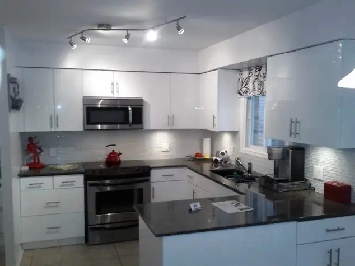 Close to Trent for students, rooms available May 1