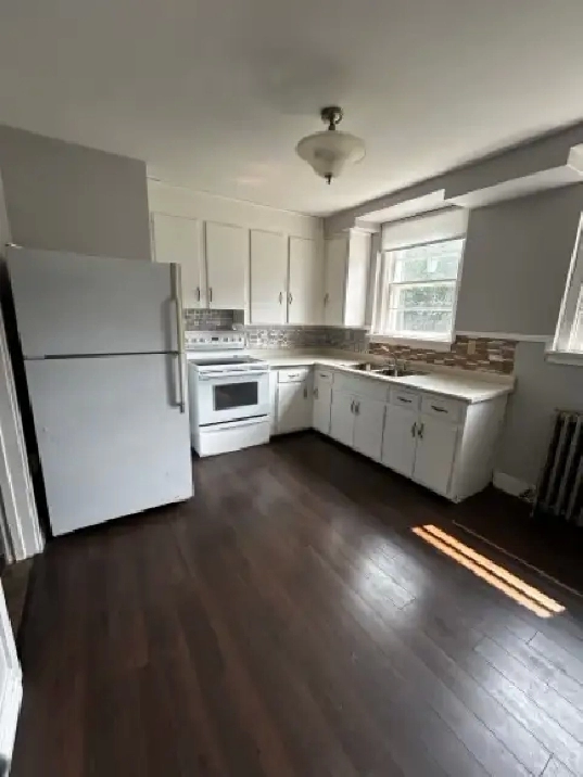 Large 2-Bedroom Apartment in Quiet Building